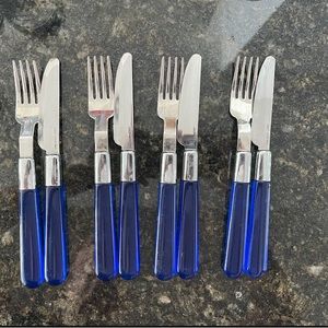 Appetizer cutlery in blue color with silver 
4 pairs